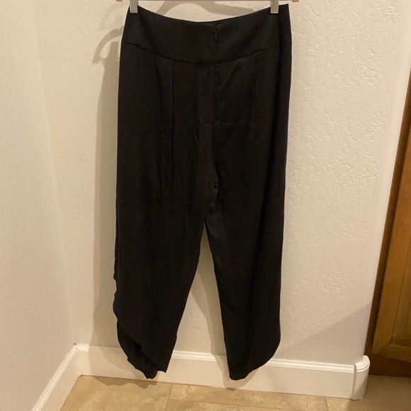 NWT BCBG Wide-leg, tulip hem pants - Picture 2 of 6
